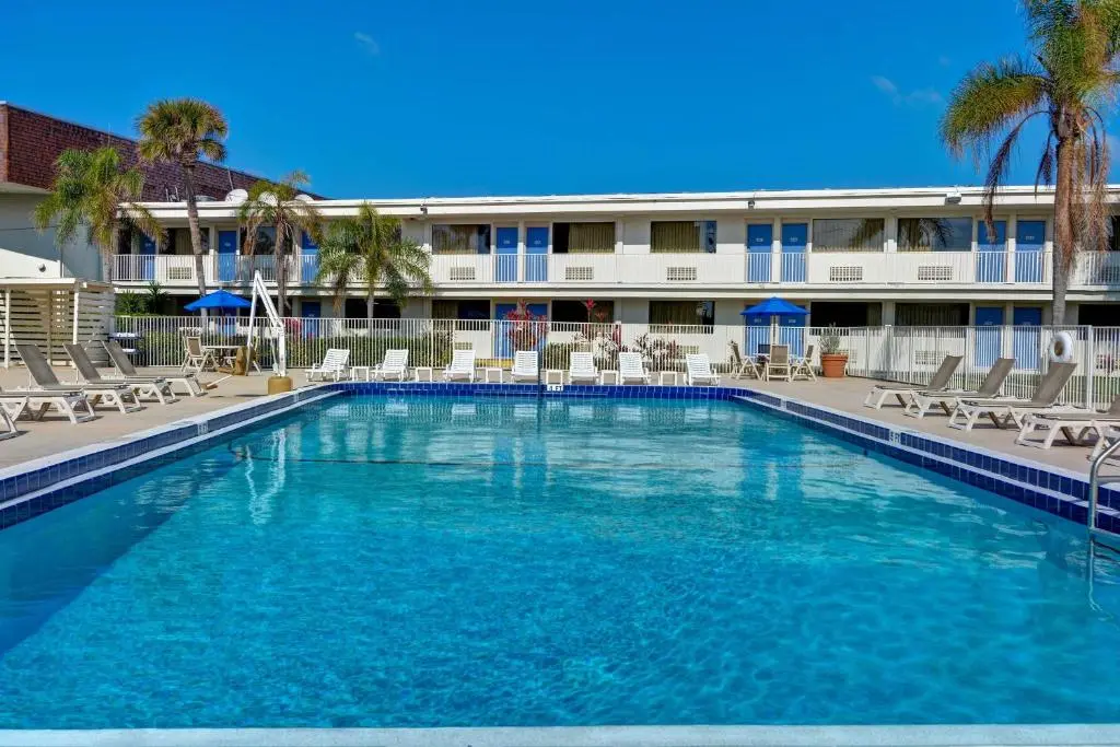 Best-rated motels in Cocoa Florida near the beach with affordable rooms and ocean access