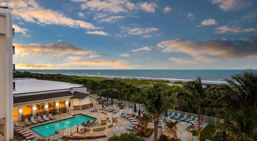 Coastal view of motels in Cocoa Beach, Florida with nearby beach access.