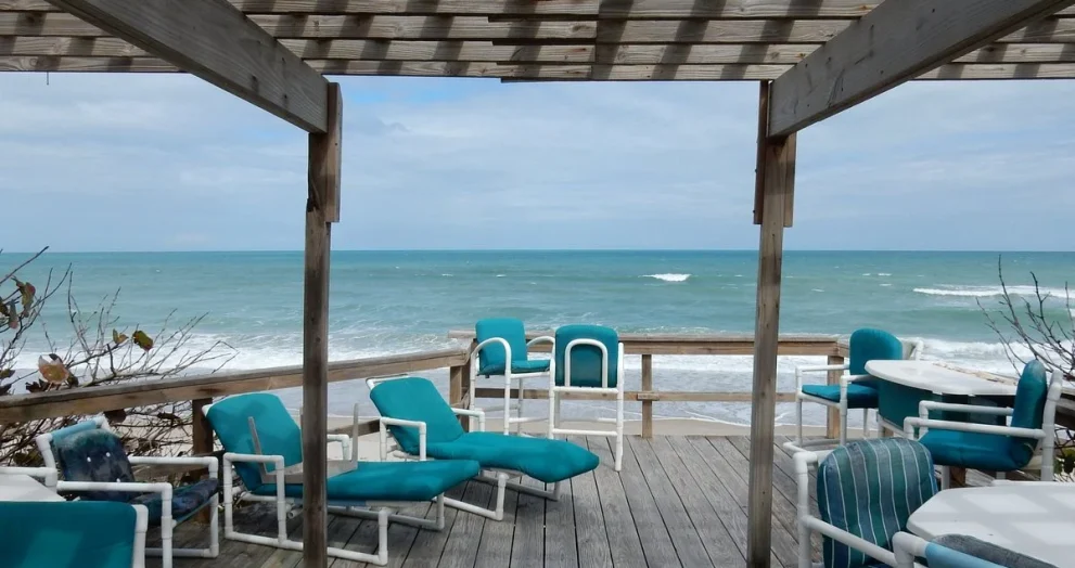 Charming oceanfront motel in Cocoa with direct beach access for beach lovers